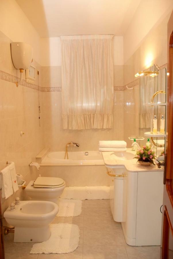 Bed & Breakfast Acquamarina Castro  Екстер'єр фото